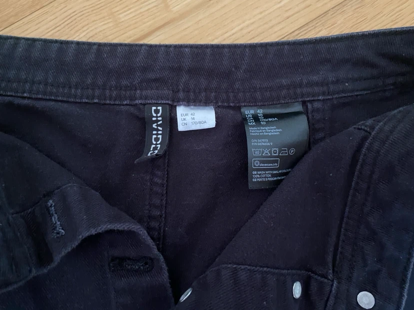 H&M Divided black button-front denim skirt - photo 3