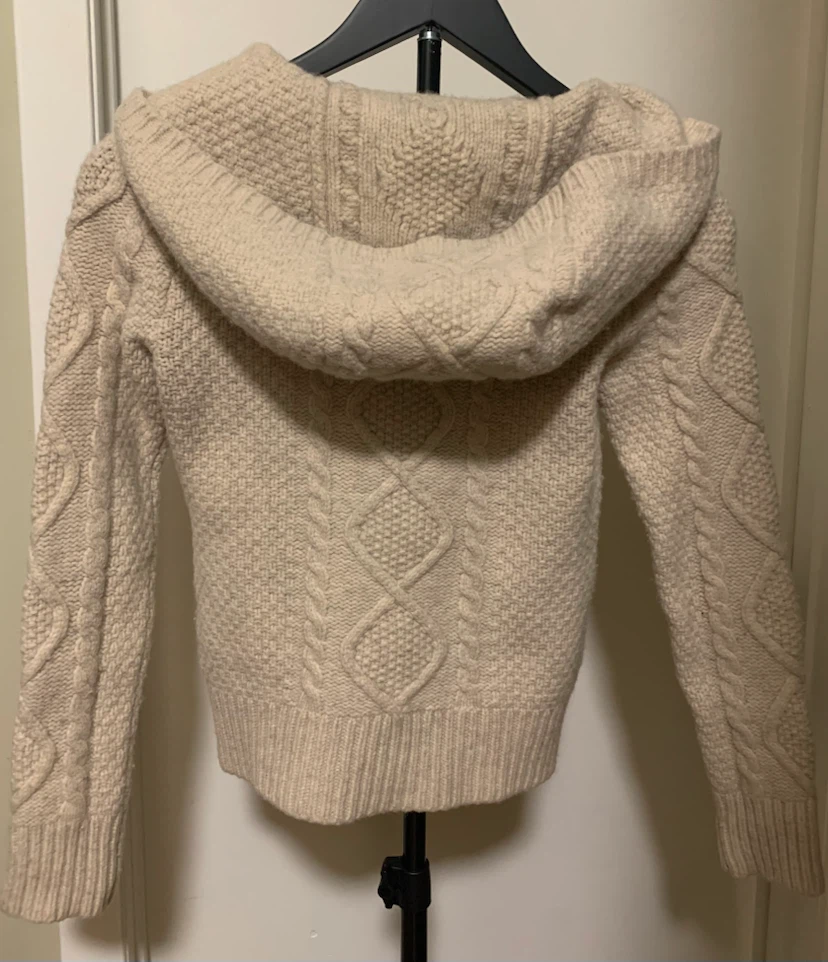 Aritzia Sweater Girls - photo 2
