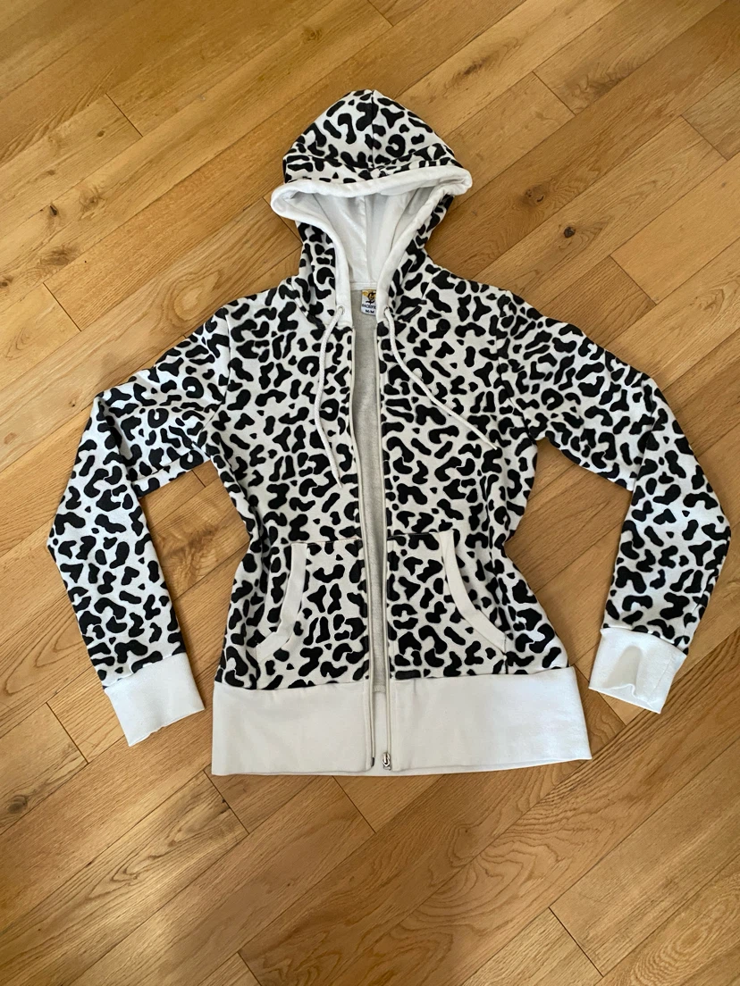 Zip-up Hoodie with Leopard Print