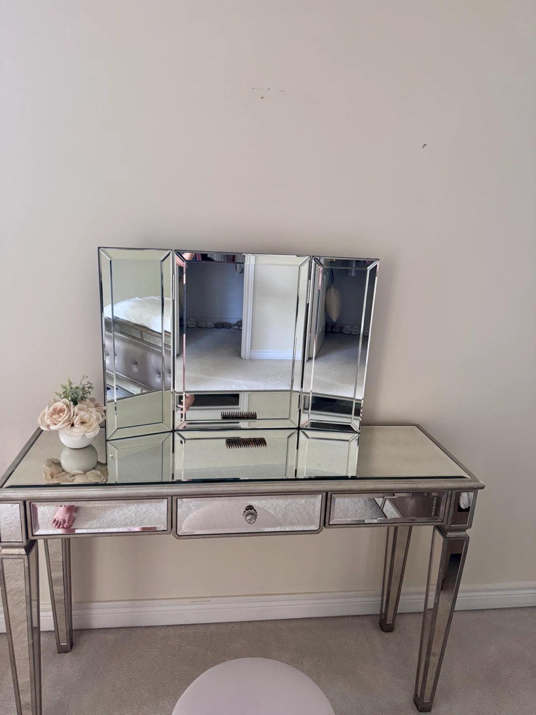 Trifold vanity mirror