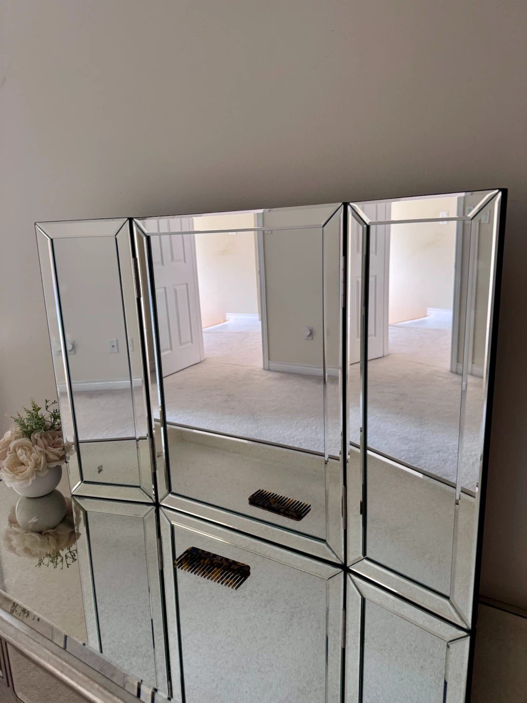 Trifold vanity mirror - photo 2