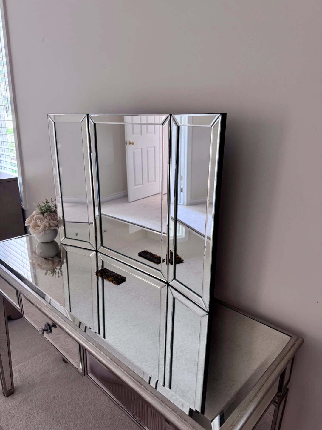 Trifold vanity mirror - photo 3