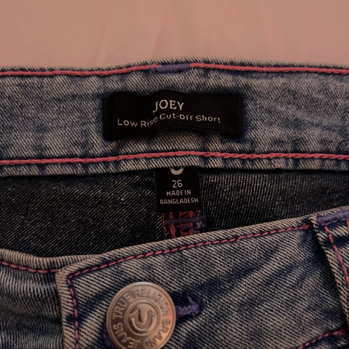 True Religion Joey Low Rise Cut-Off Shorts Size 26 - photo 4