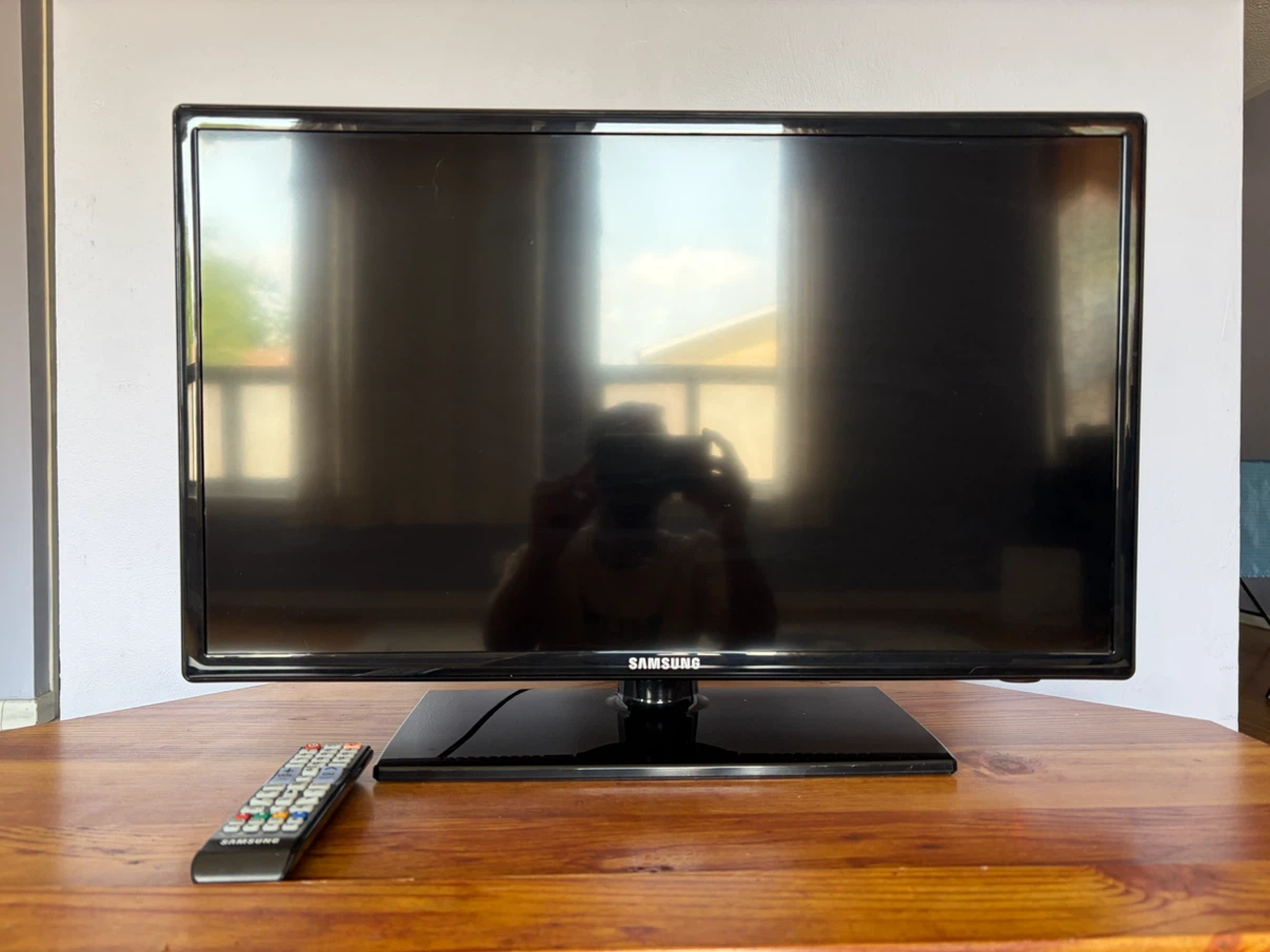 Samsung 26" LED HDTV | OG Remote | Excellent Cond HDMI Ready - photo 2