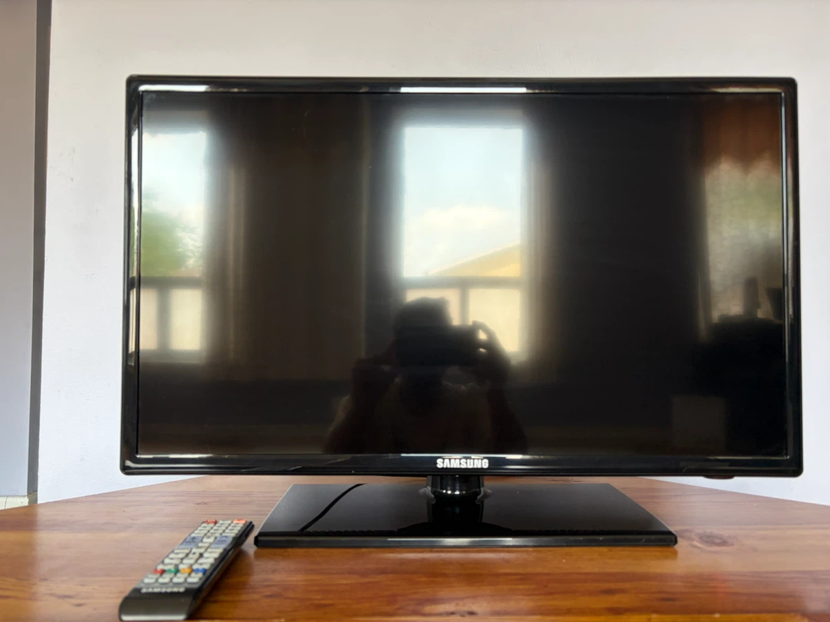 Samsung 26" LED HDTV | OG Remote | Excellent Cond HDMI Ready - photo 4