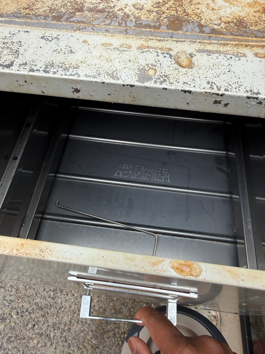 Filing Cabinet - 4 Drawer Metal - photo 3