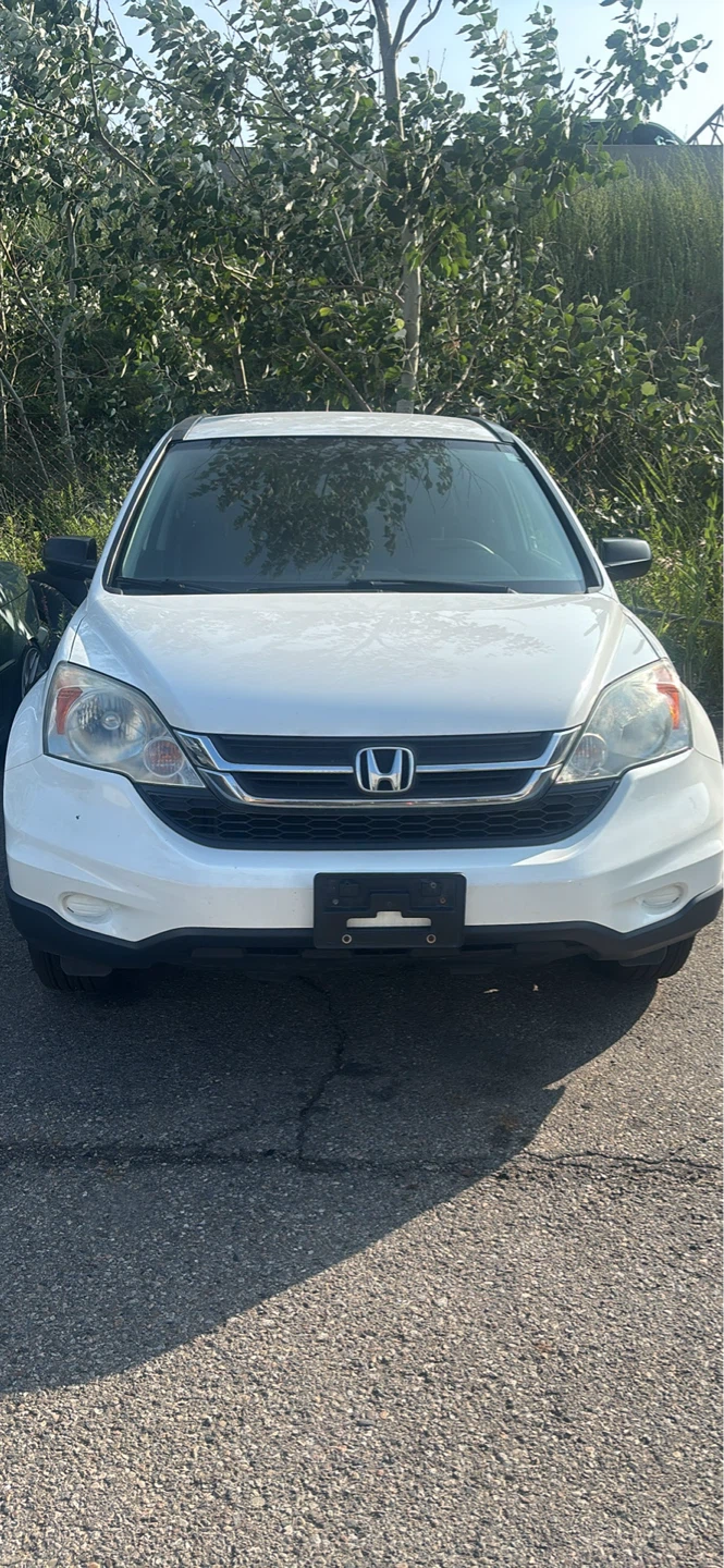White Honda CR-V SUV