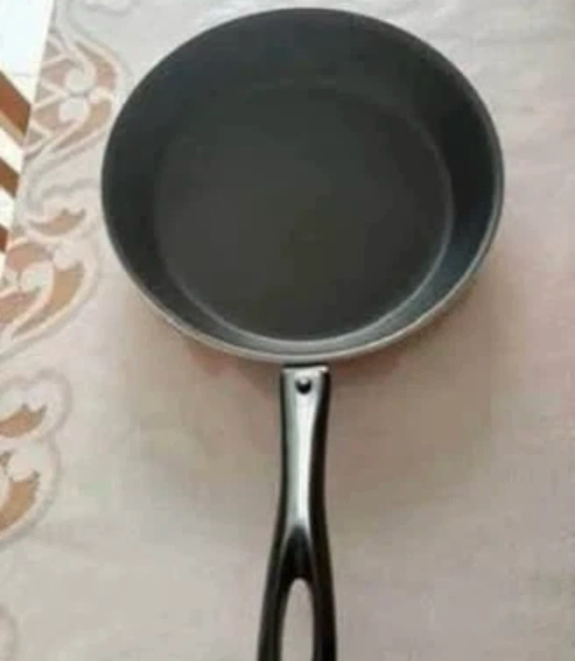 Small and big frying pan (Okay condition) (Both for FREE) - photo 2