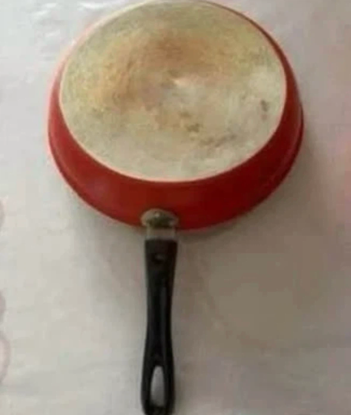 Small and big frying pan (Okay condition) (Both for FREE) - photo 3