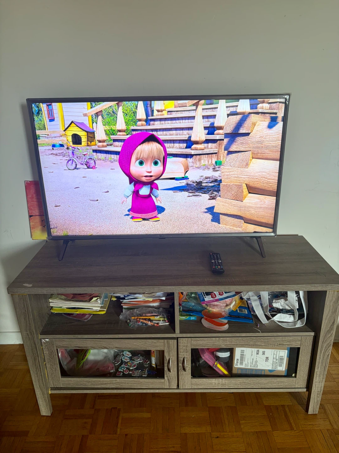 LG smart 43-inch TV with TV table