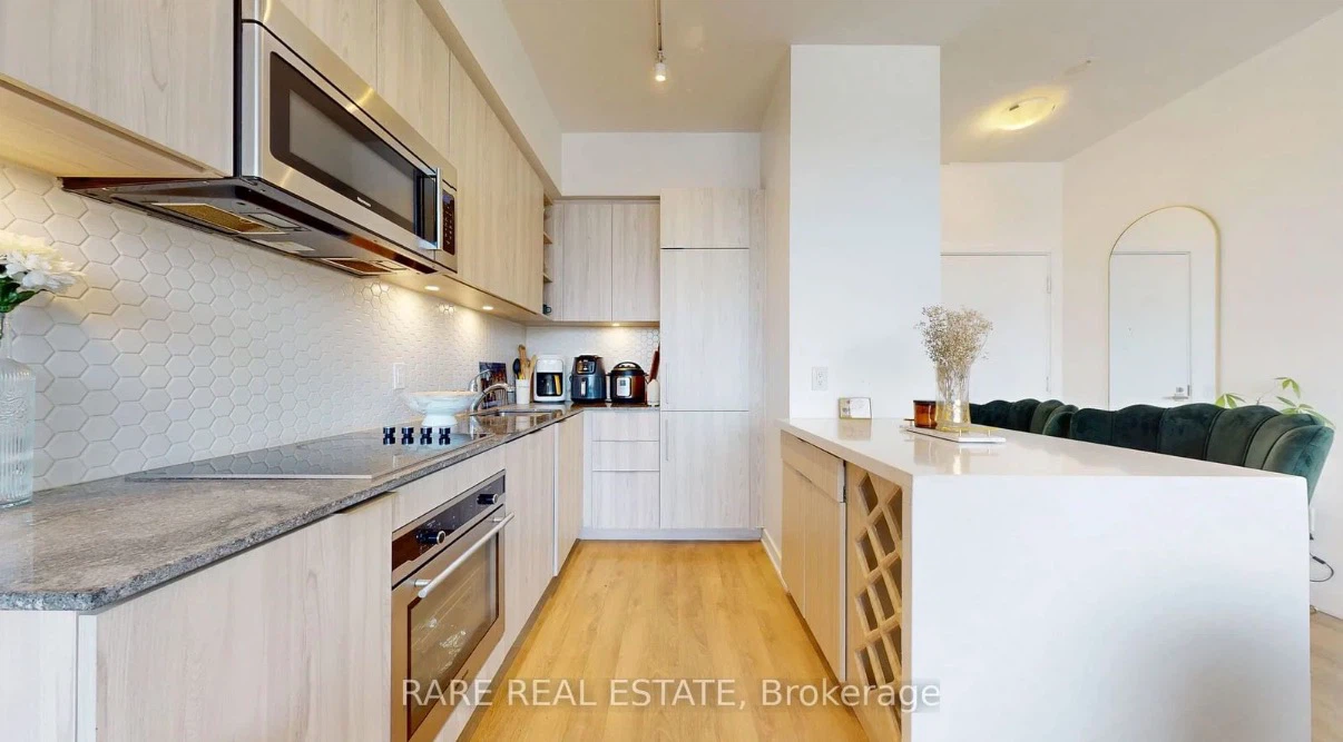 Bright & Modern Condo for Rent - photo 2