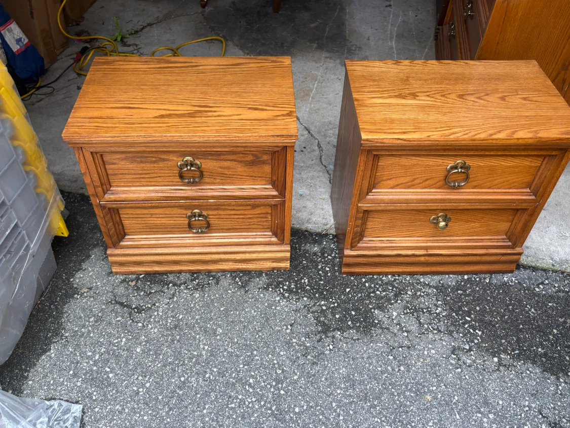 Free delivery used Pair of Oak Nightstands - photo 3