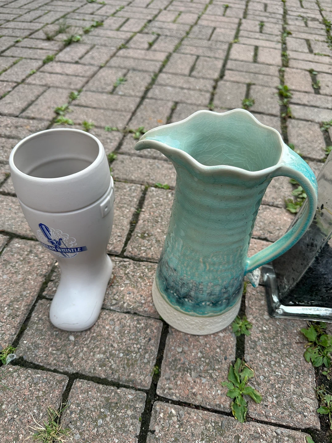Mixed lot of ceramic and glass vases and pitchers - photo 3