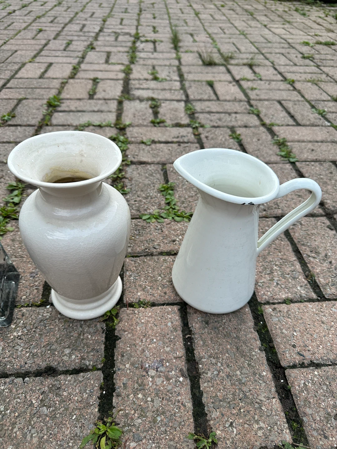 Mixed lot of ceramic and glass vases and pitchers - photo 4