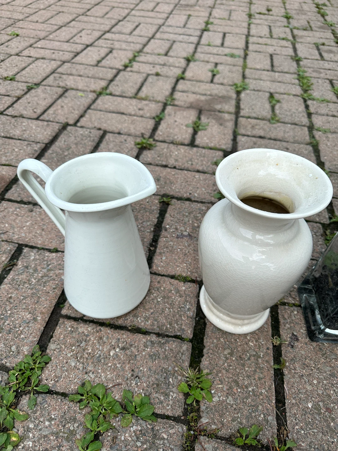 Mixed lot of ceramic and glass vases and pitchers - photo 5