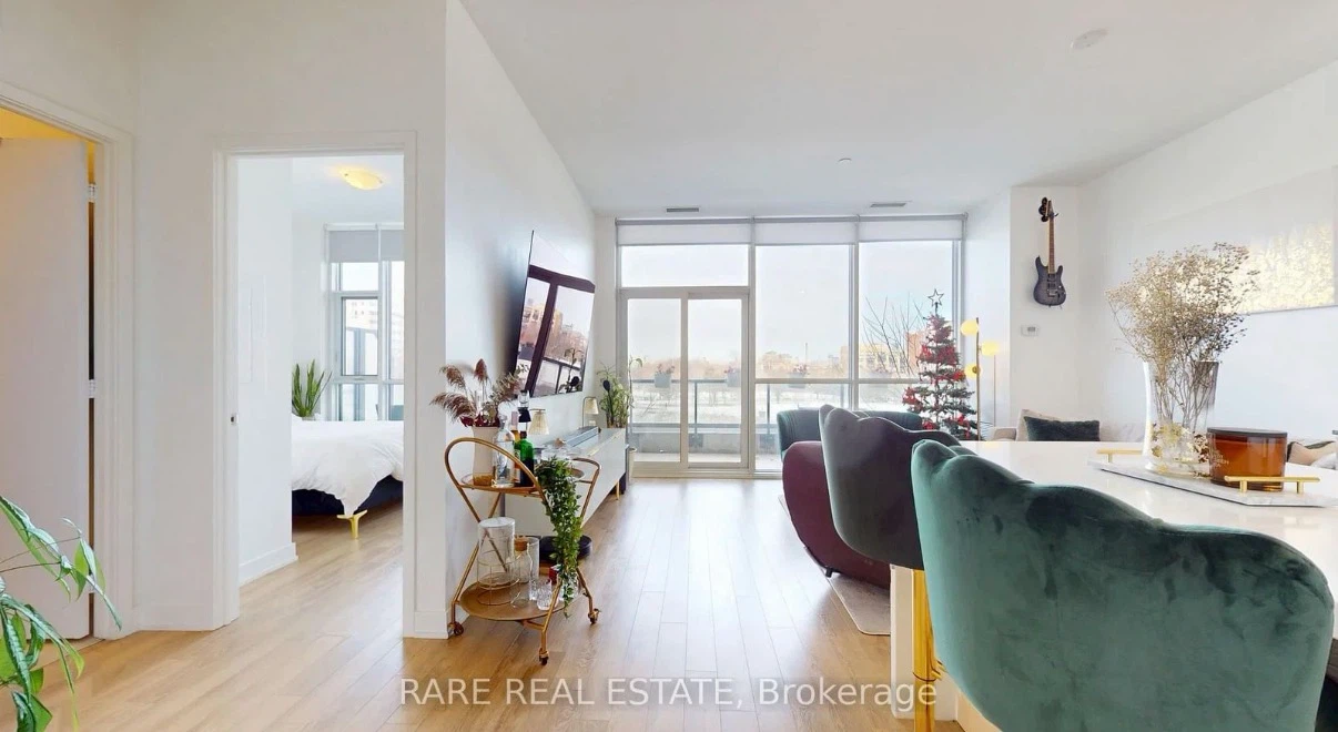 Bright & Modern Condo for Rent - photo 2