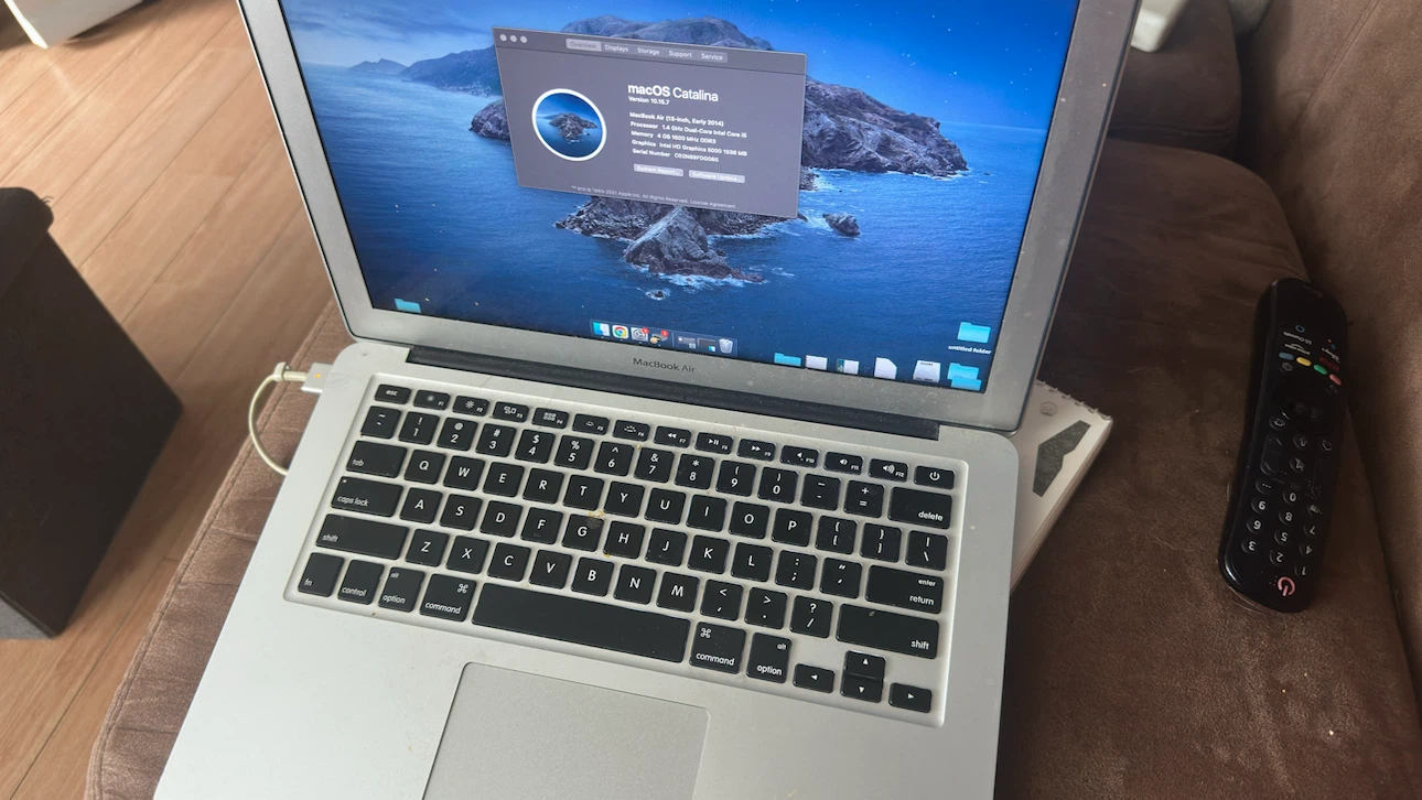 Apple MacBook Air (13-inch, Early 2014) Laptop