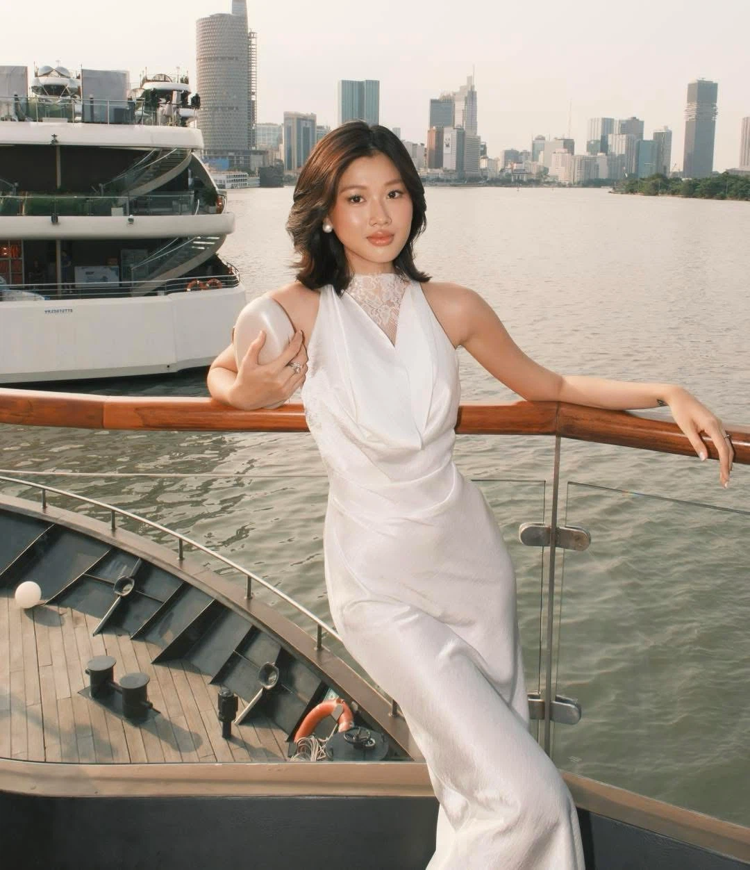 White Halter Neck Evening Gown - photo 5