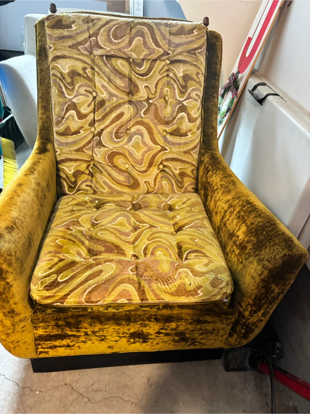 Vintage 1970s Armchair – A Cozy Piece of Nostalgia - photo 2
