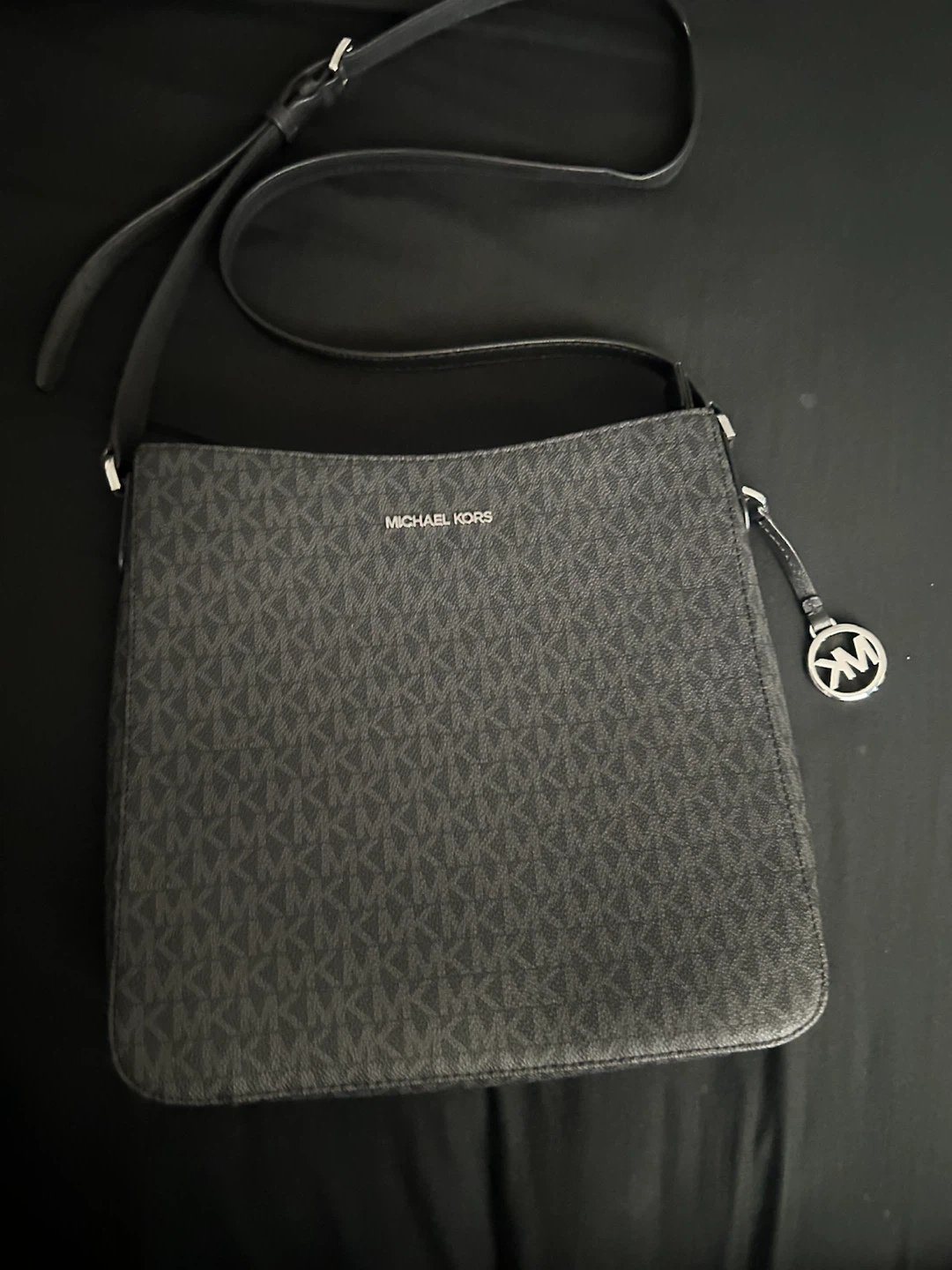 Michael Kors Women's Jet Set Travel Large Messenger Bag, Black