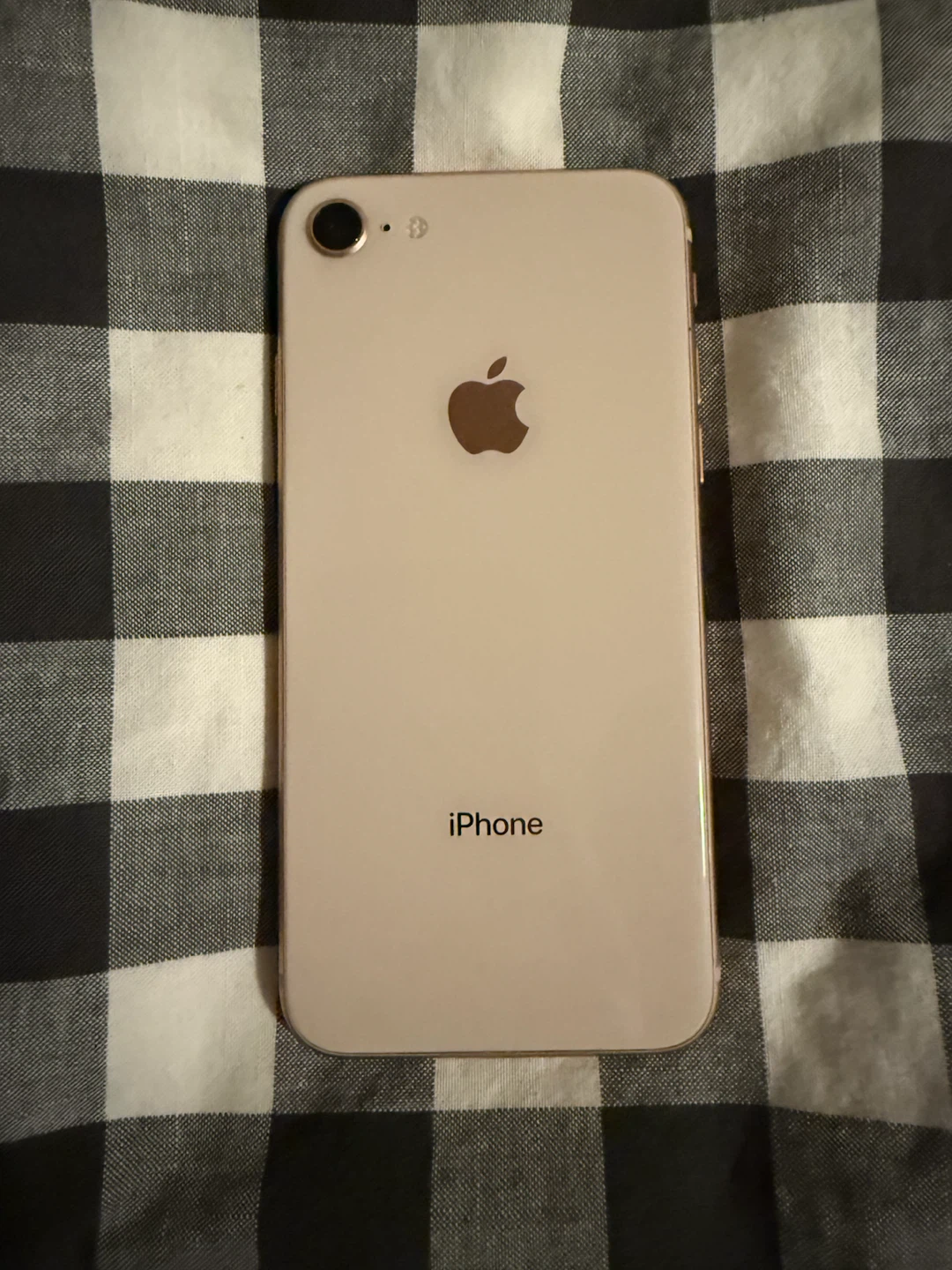 iPhone 8 - photo 2