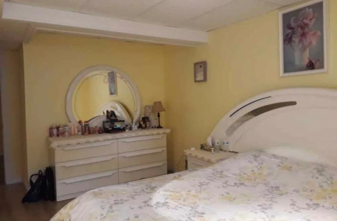 Queen bedroom 5 pcs set - negotiable price