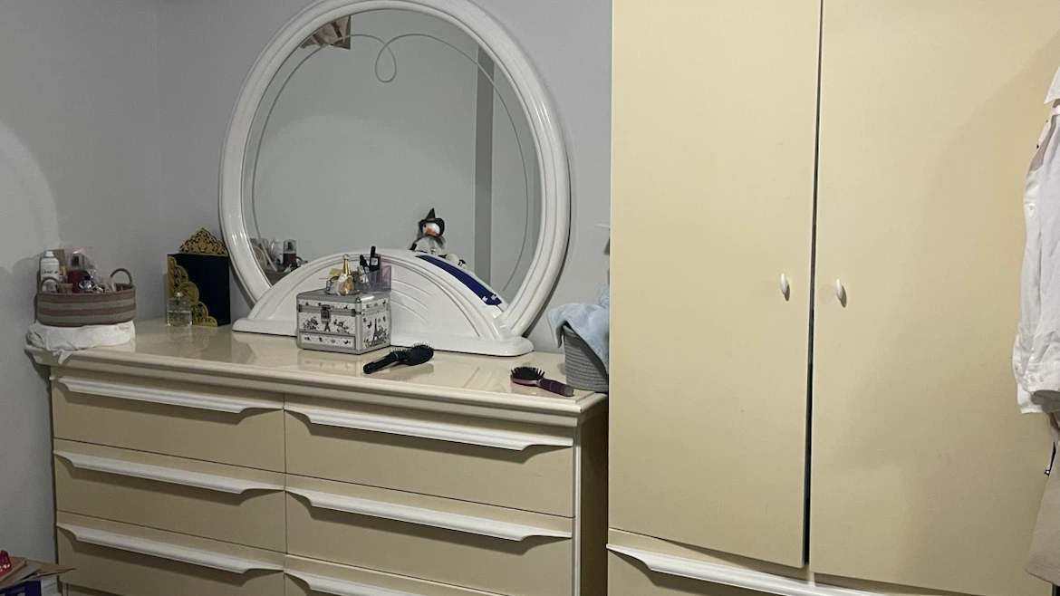 Queen bedroom 5 pcs set - negotiable price - photo 2