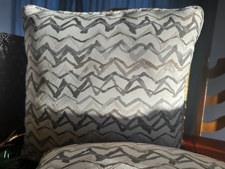 Throw Pillow - photo 2