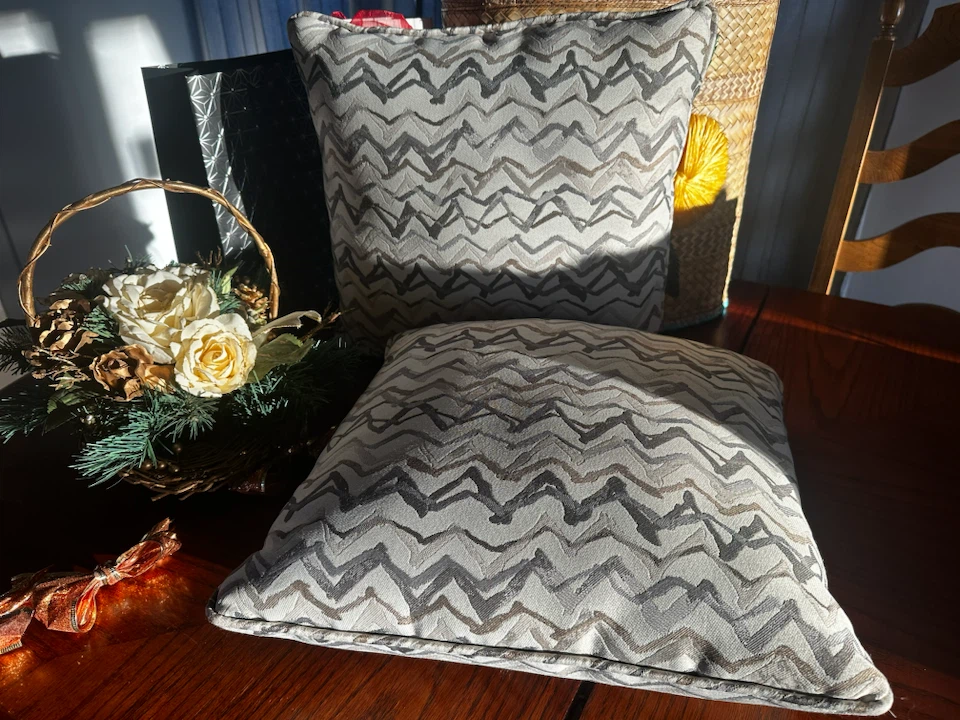 Throw Pillow - photo 3