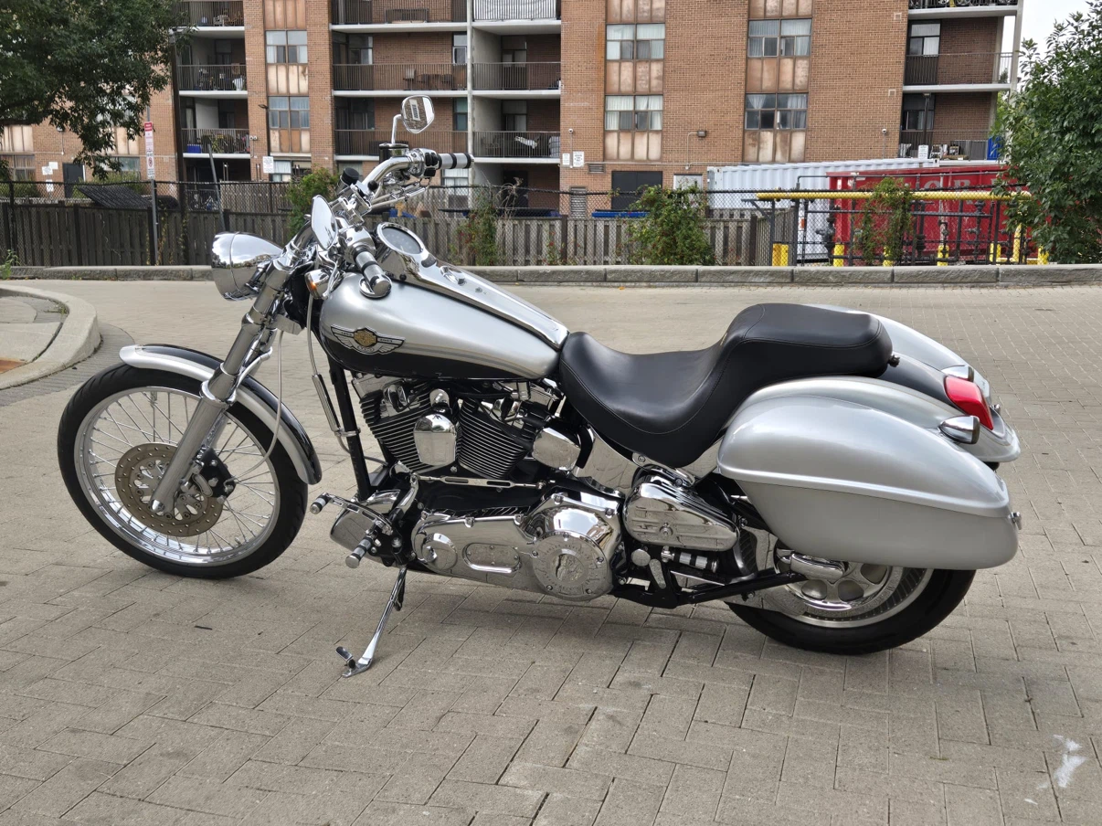 Harley-Davidson Motorcycle - photo 2