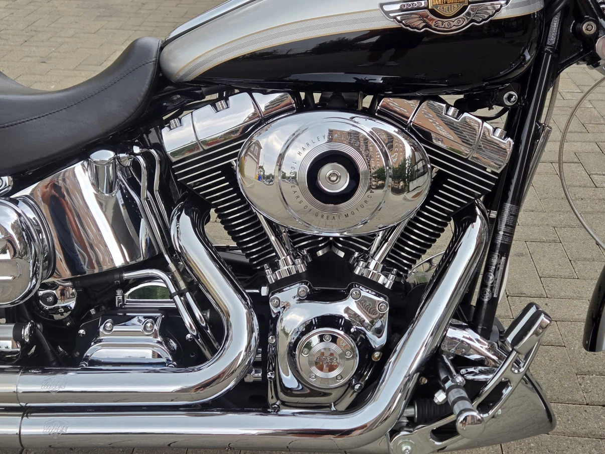 Harley-Davidson Motorcycle - photo 4