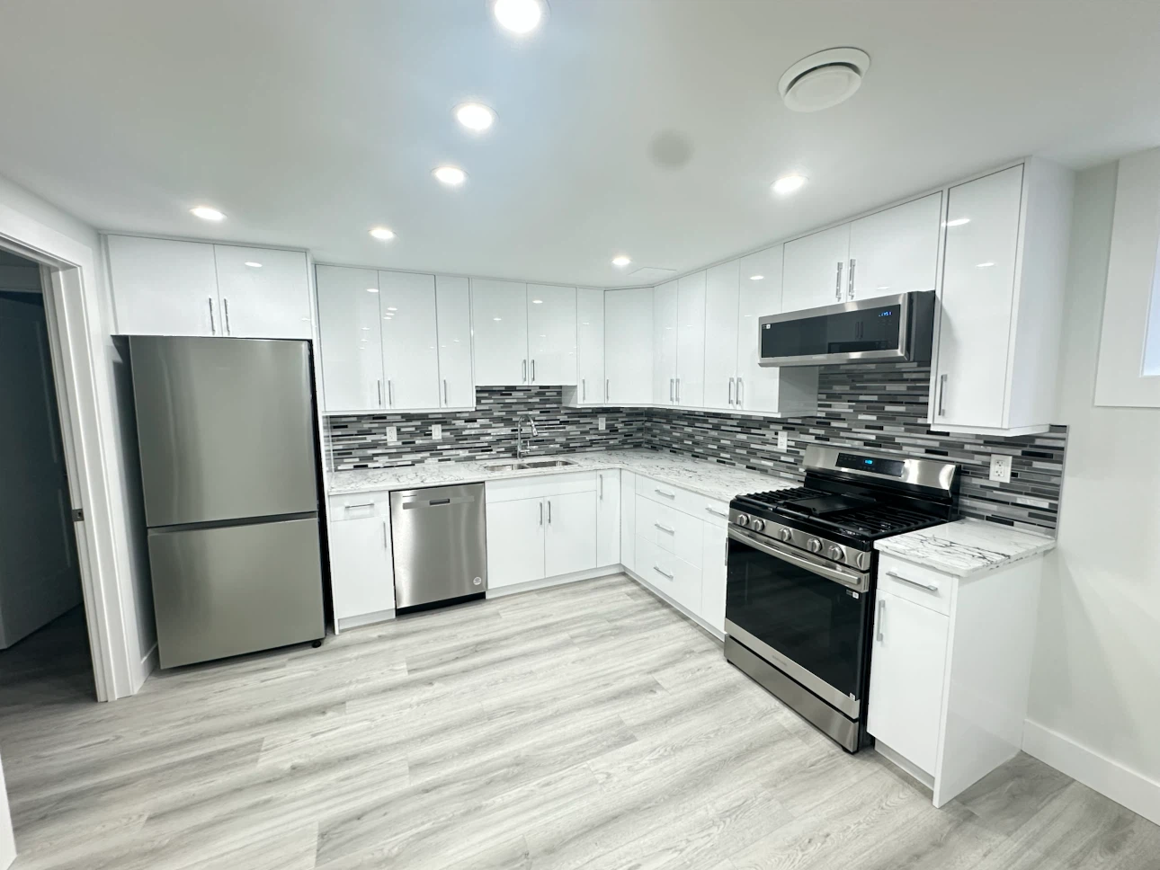 Newly Renovated Basement Suite with Kitchen and Bedroom - photo 2