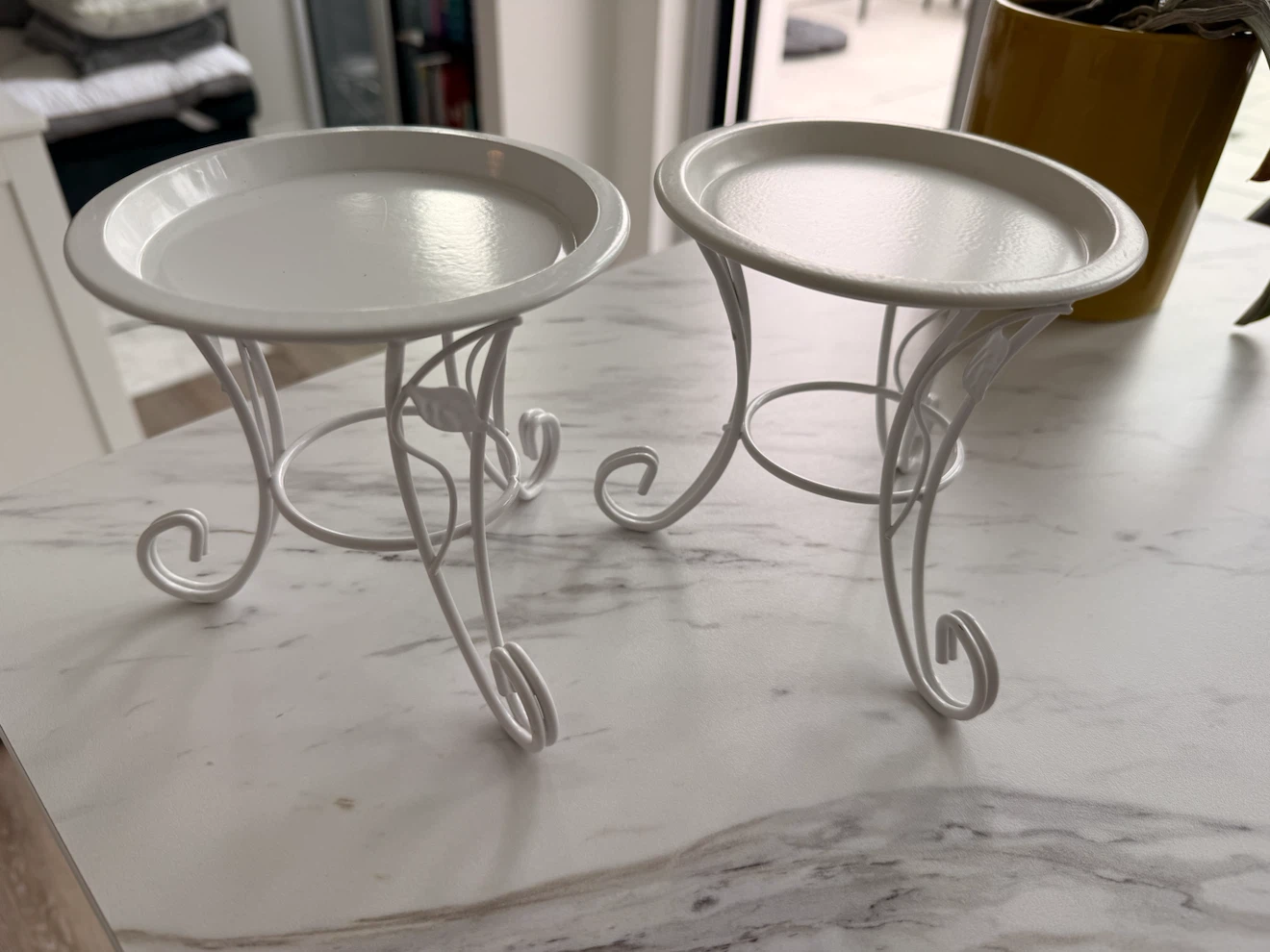 Set of 2 White Metal Plant Stands - photo 2