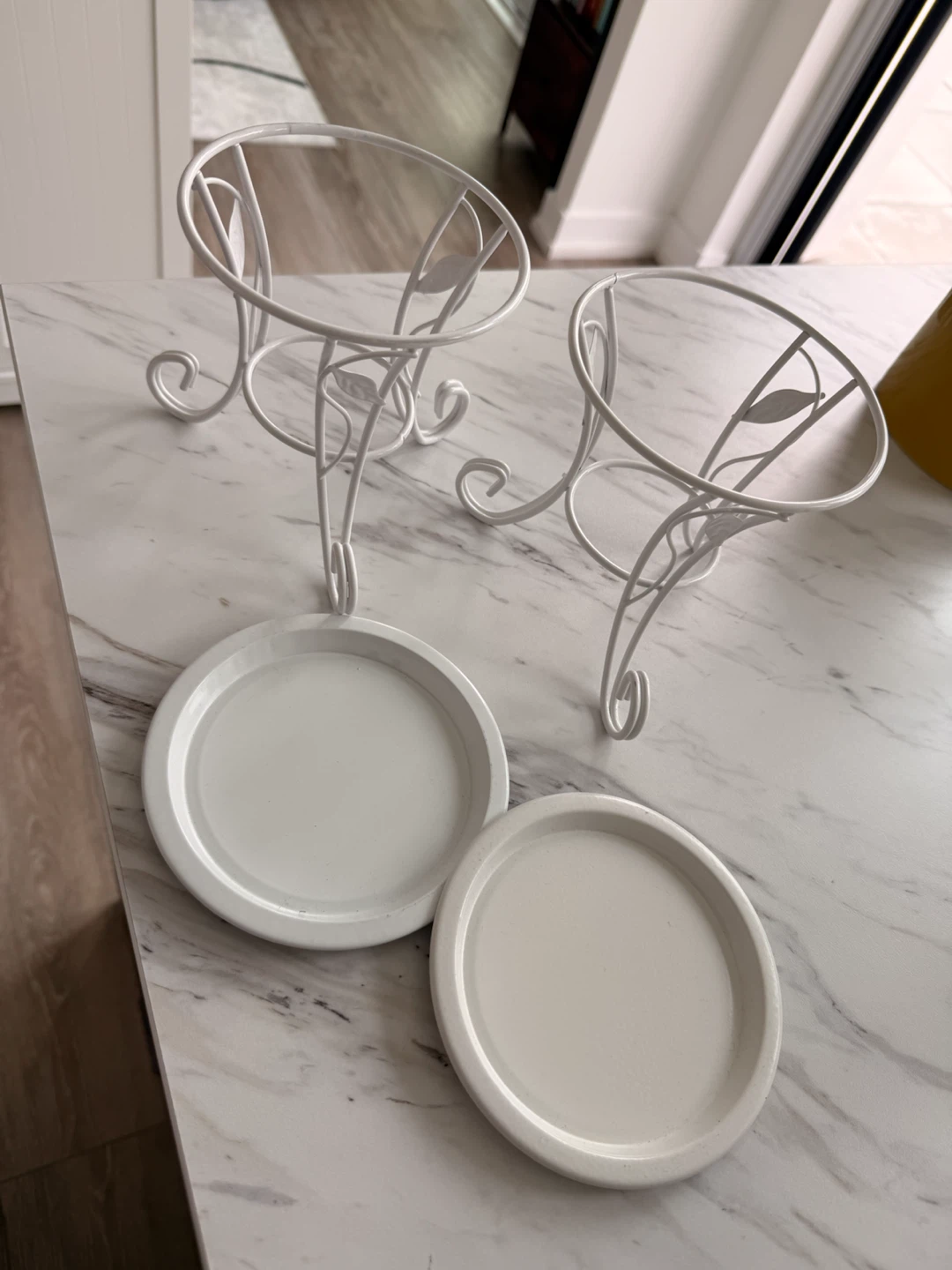 Set of 2 White Metal Plant Stands - photo 3