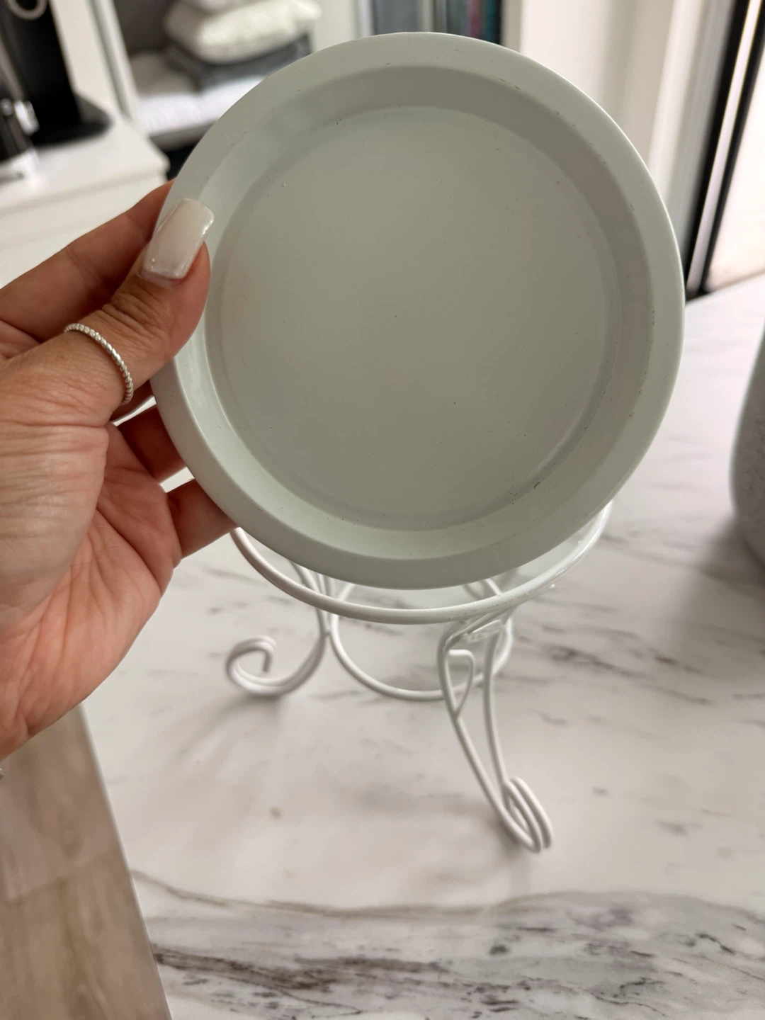 Set of 2 White Metal Plant Stands - photo 5