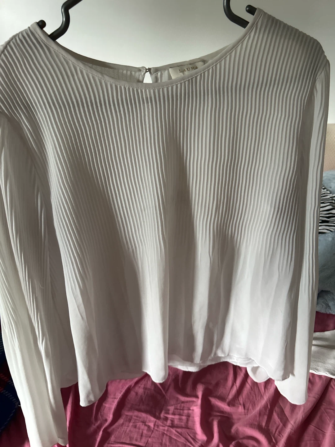 White casual top