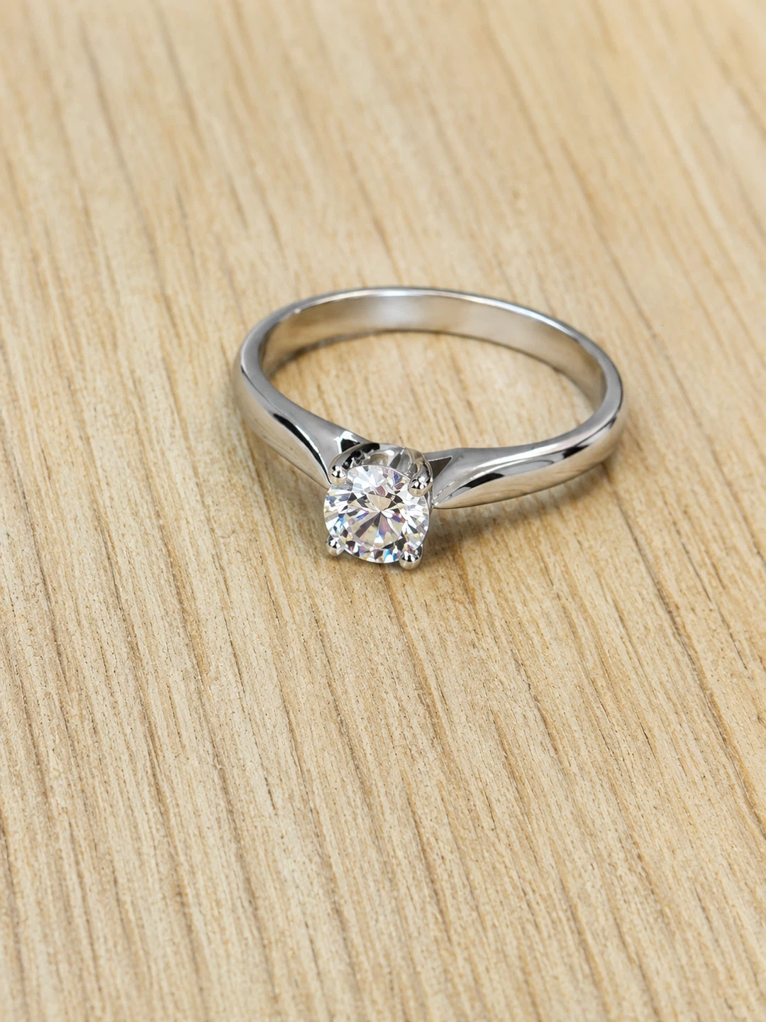 18k White Gold Diamond Ring