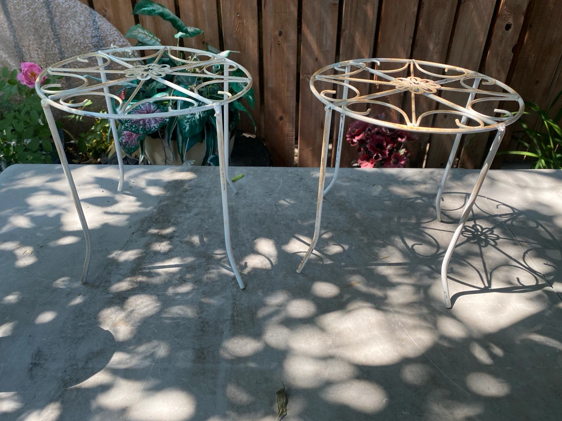 Set of 2 White Metal Plant Stands