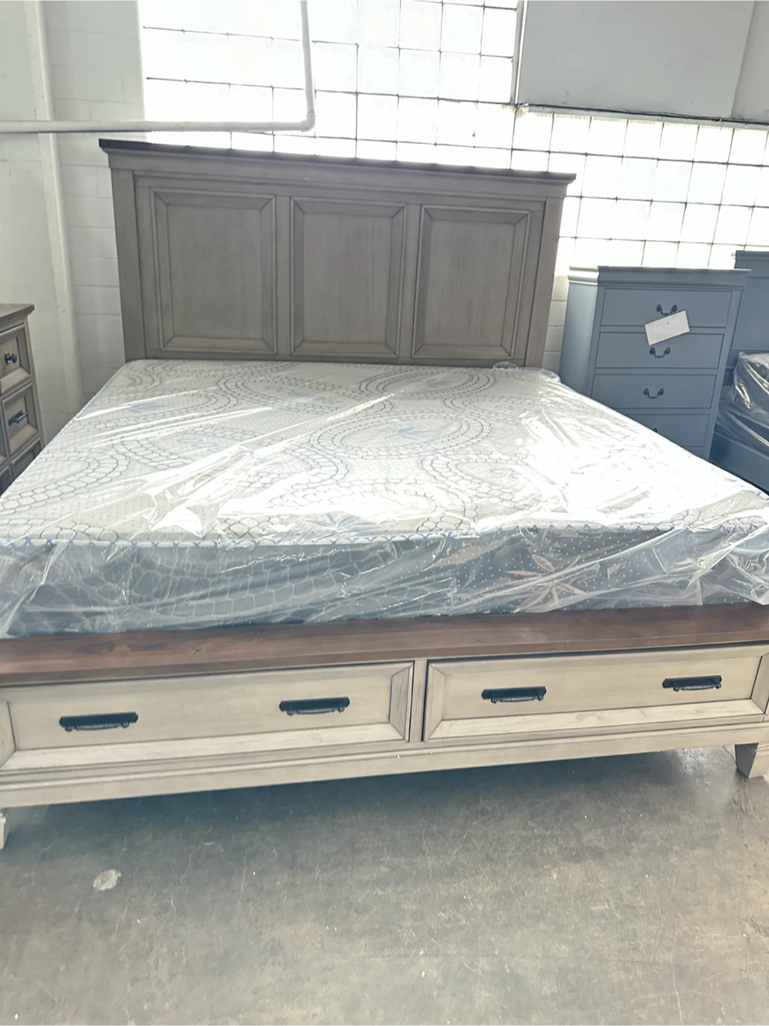 4 piece queen set bed frame mirror dresser & nightstand - photo 4