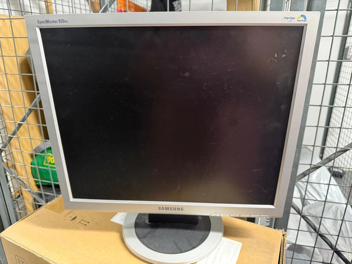 Samsung SyncMaster 920nx LCD Monitor