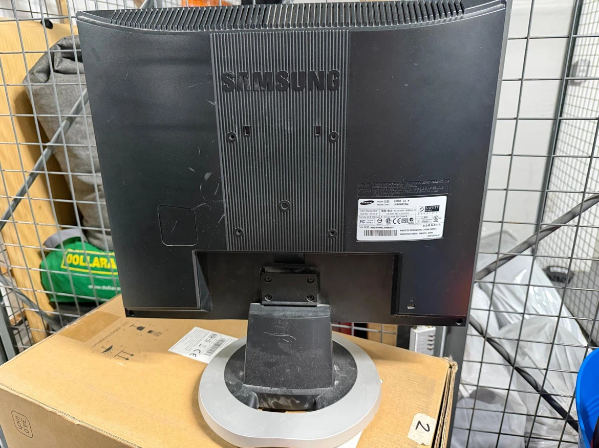 Samsung SyncMaster 920nx LCD Monitor - photo 2