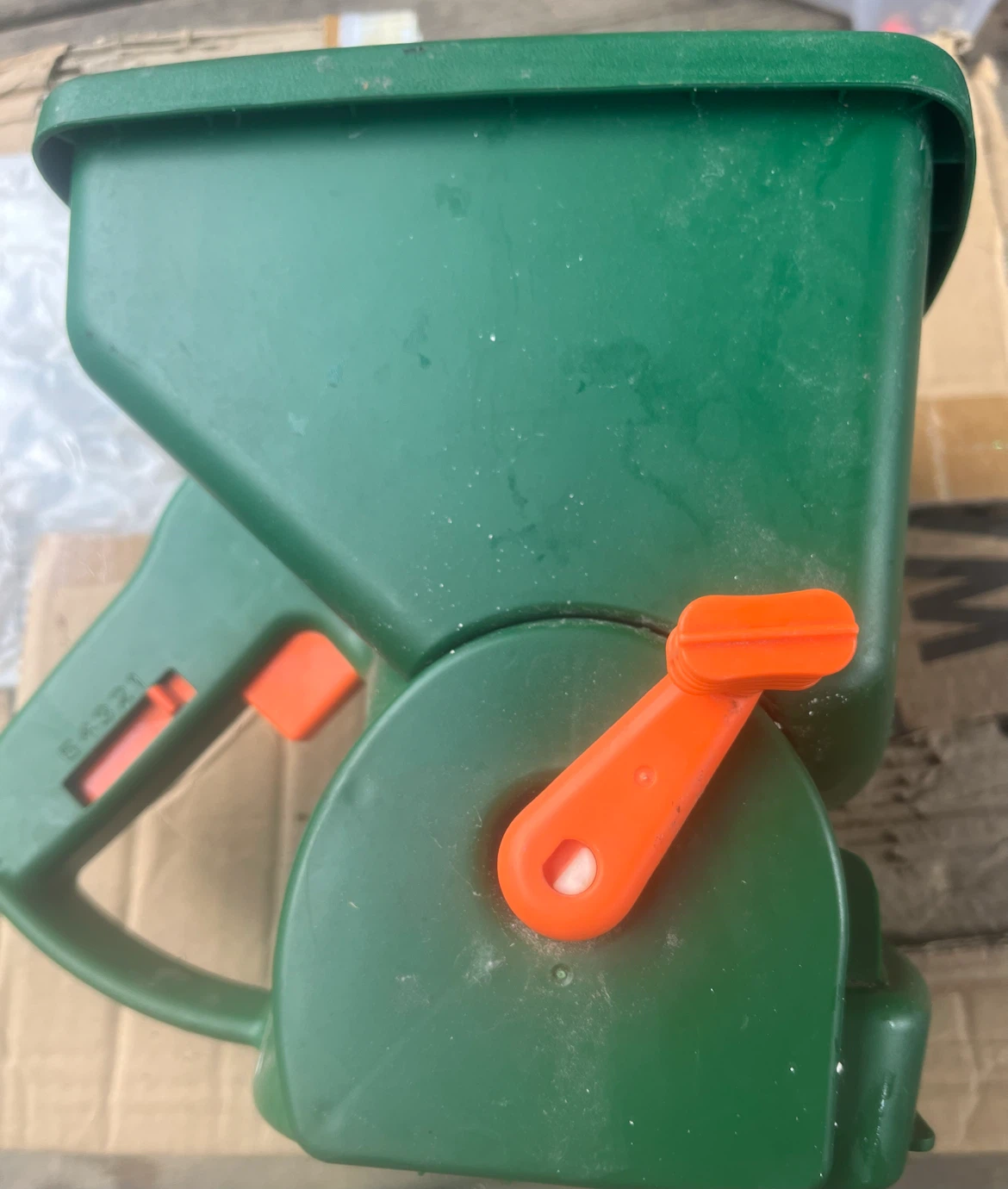 Scotts Turf Builder Lawn Spreader - photo 3
