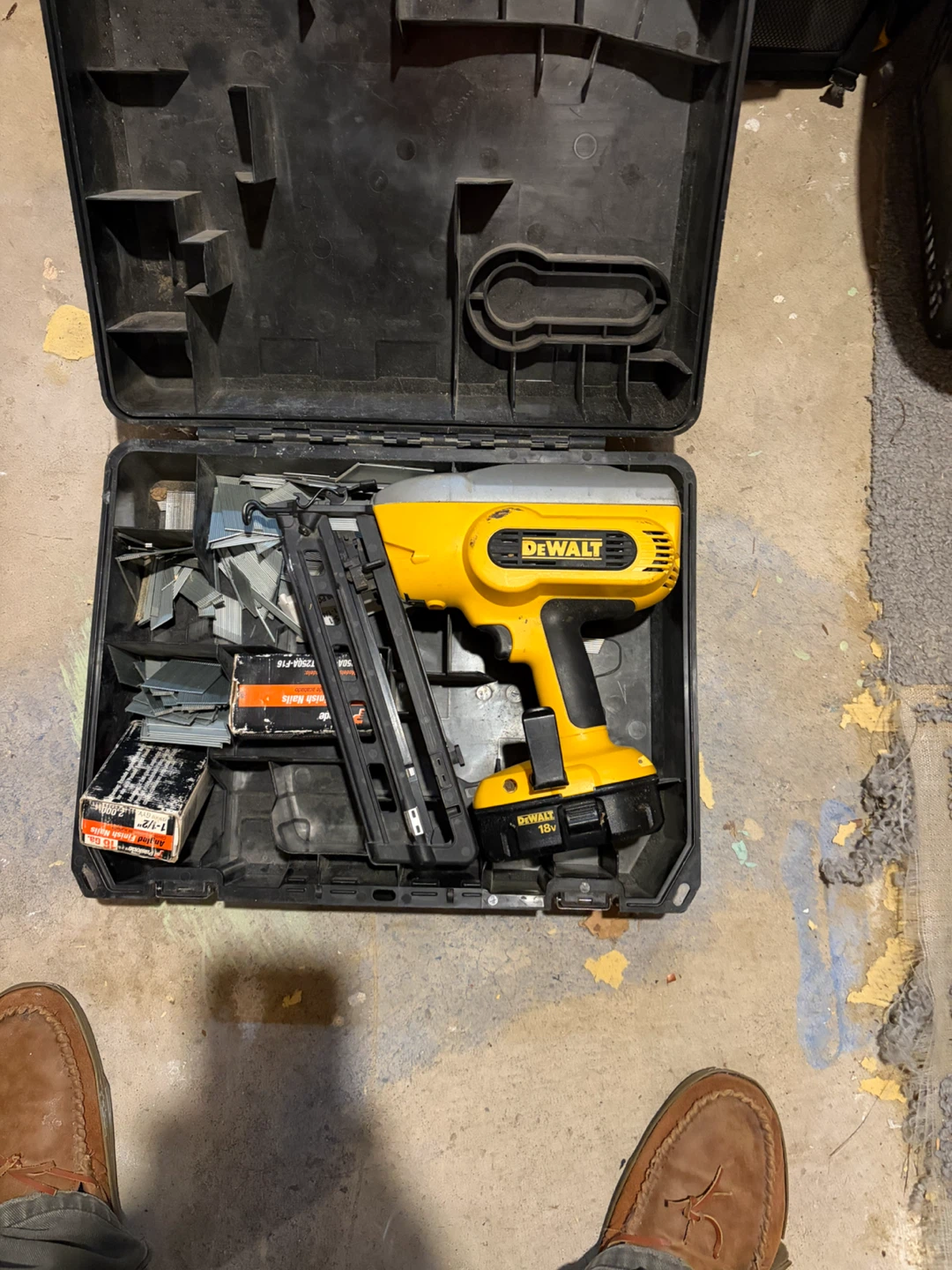 DeWalt 18V Cordless Brad Nailer with Case and Nails