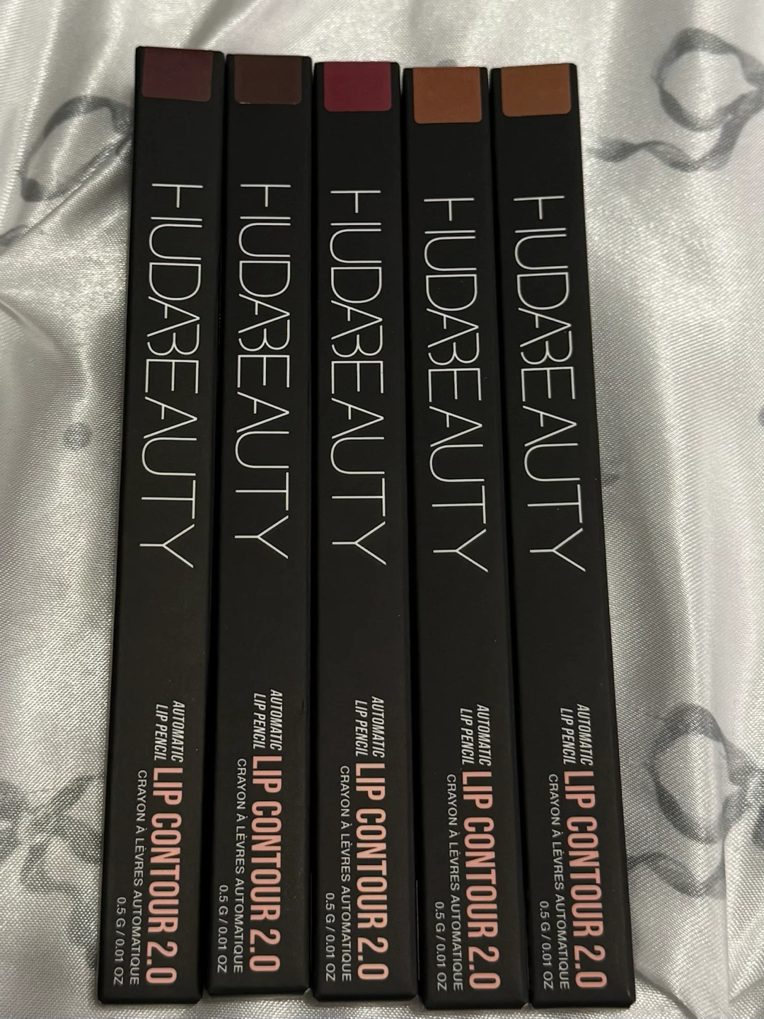 HUDA BEAUTY Lip Contour 2.0 lip pencil