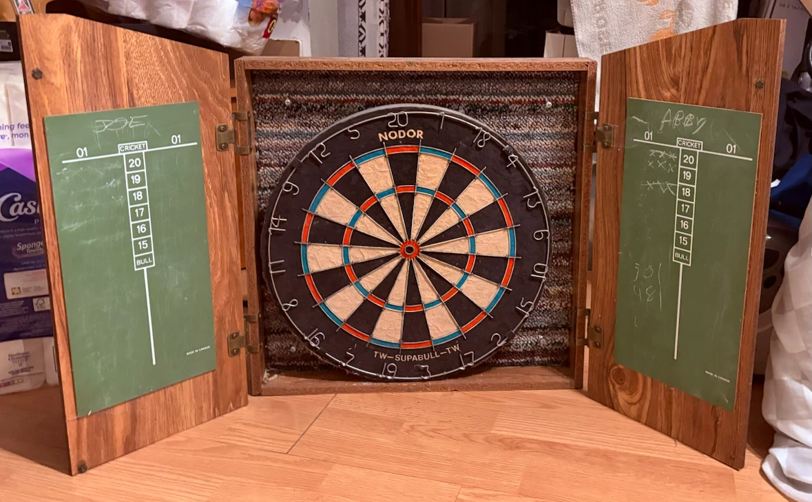 Nodor Dartboard with The Red Lion Cabinet - photo 2
