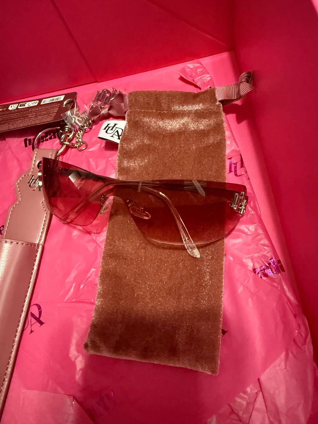 HUDA BEAUTY Sunglasses & Headscarf Set - photo 2