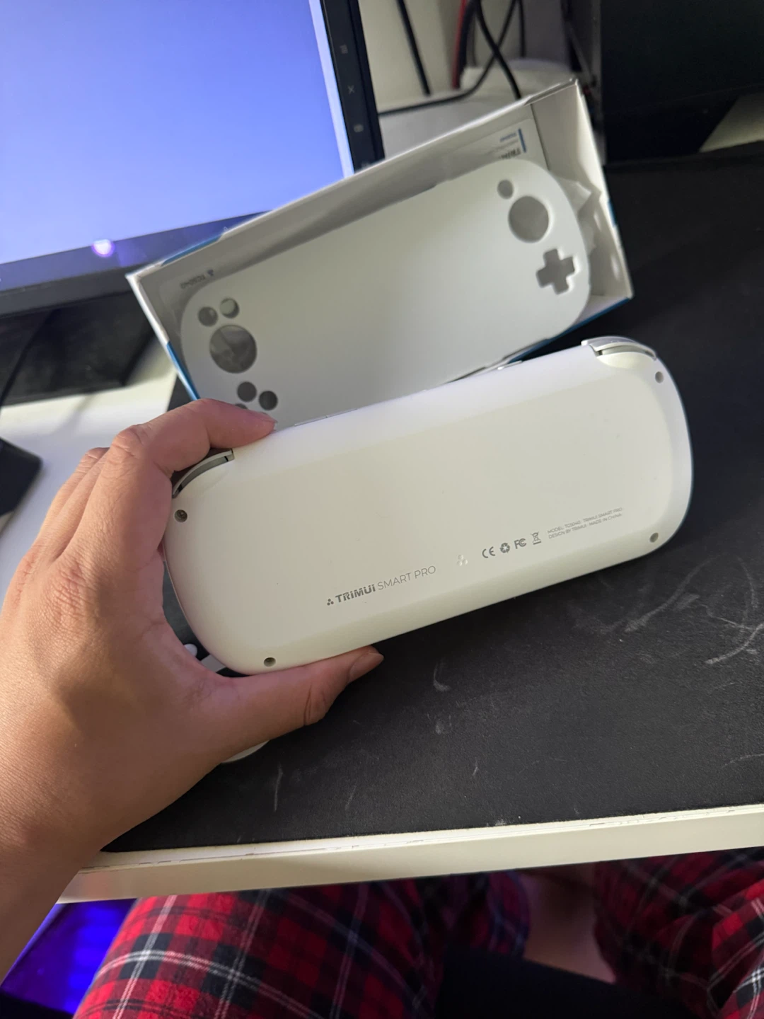 TRIMUI Smart Pro Handheld Gaming Console - photo 3