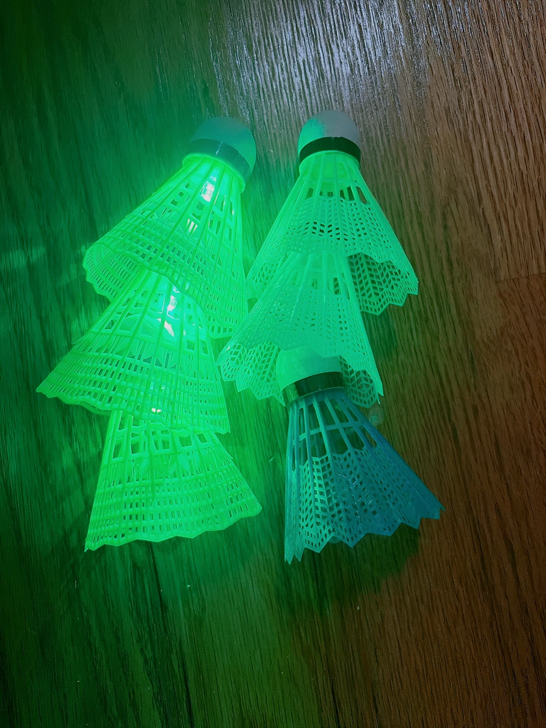 3 LED + 3 plastic shuttlecocks