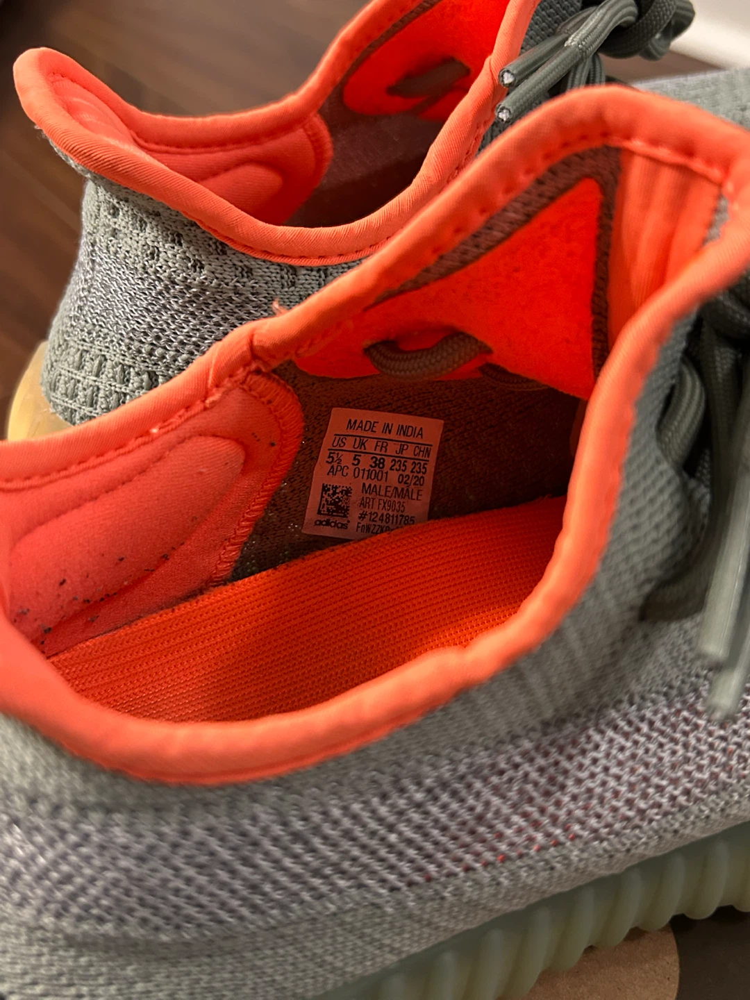 YEEZY BOOST 350 V2 women’s 7 or men’s 5.5 - photo 3