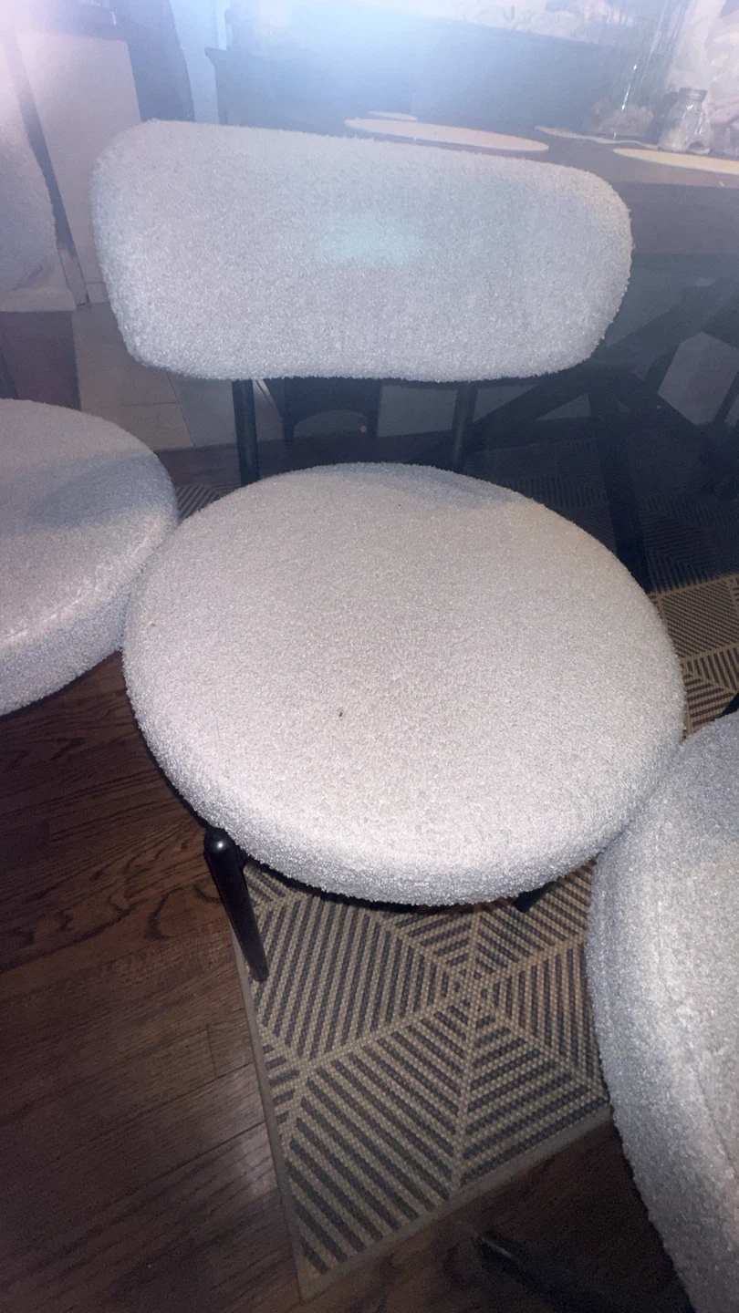 LIKE NEW Set of 4 light gray dinning chairs - photo 3